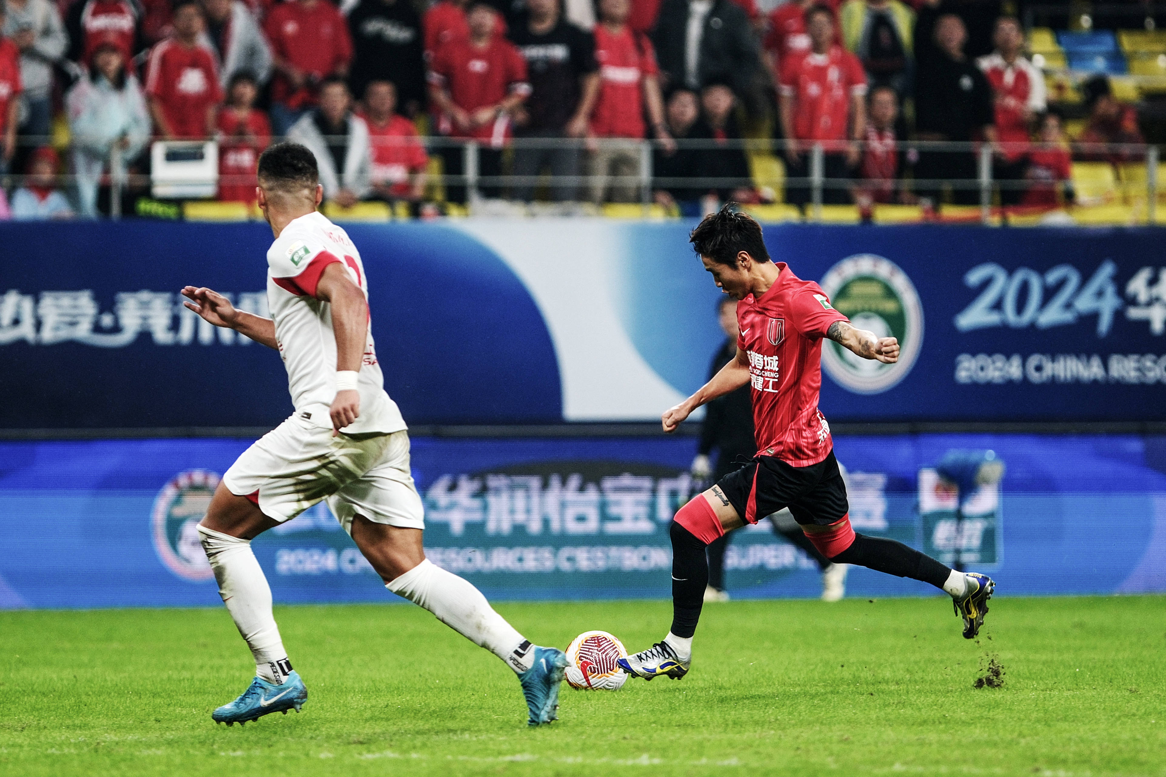 包含成都蓉城发布备战花絮，窗口期止住颓势，足总杯任务艰巨，高层口径保持一致的词条九游体育